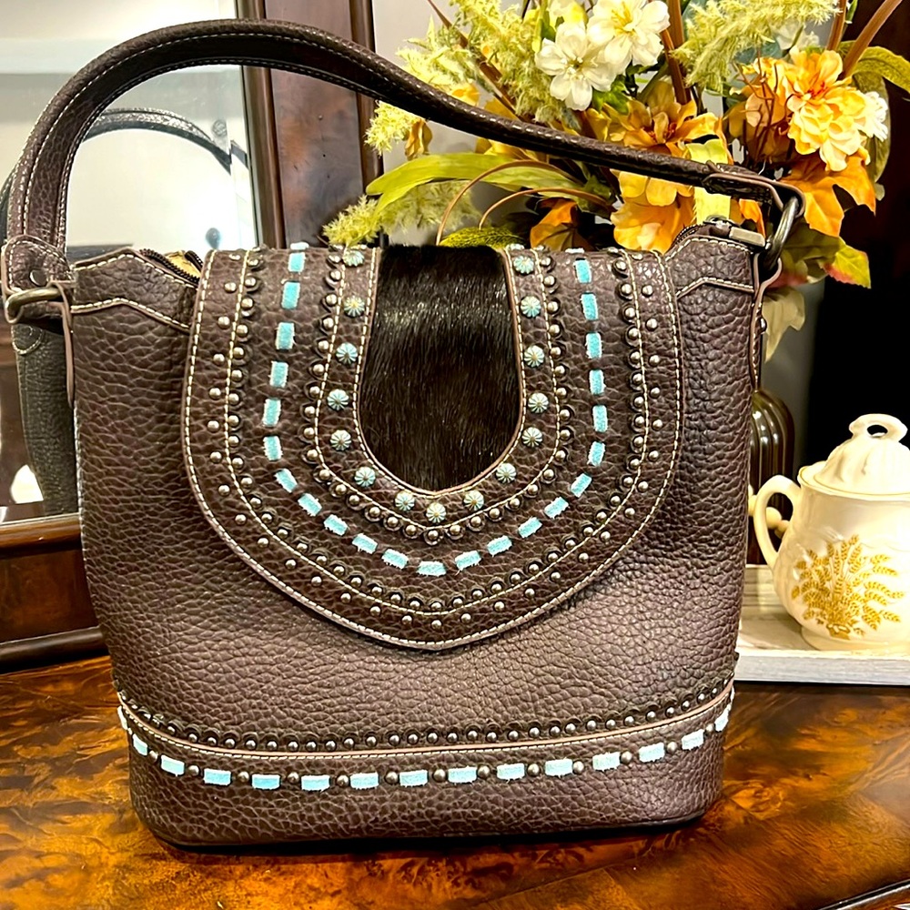 Genuine leather shoulder bag with gun compartment; never been used